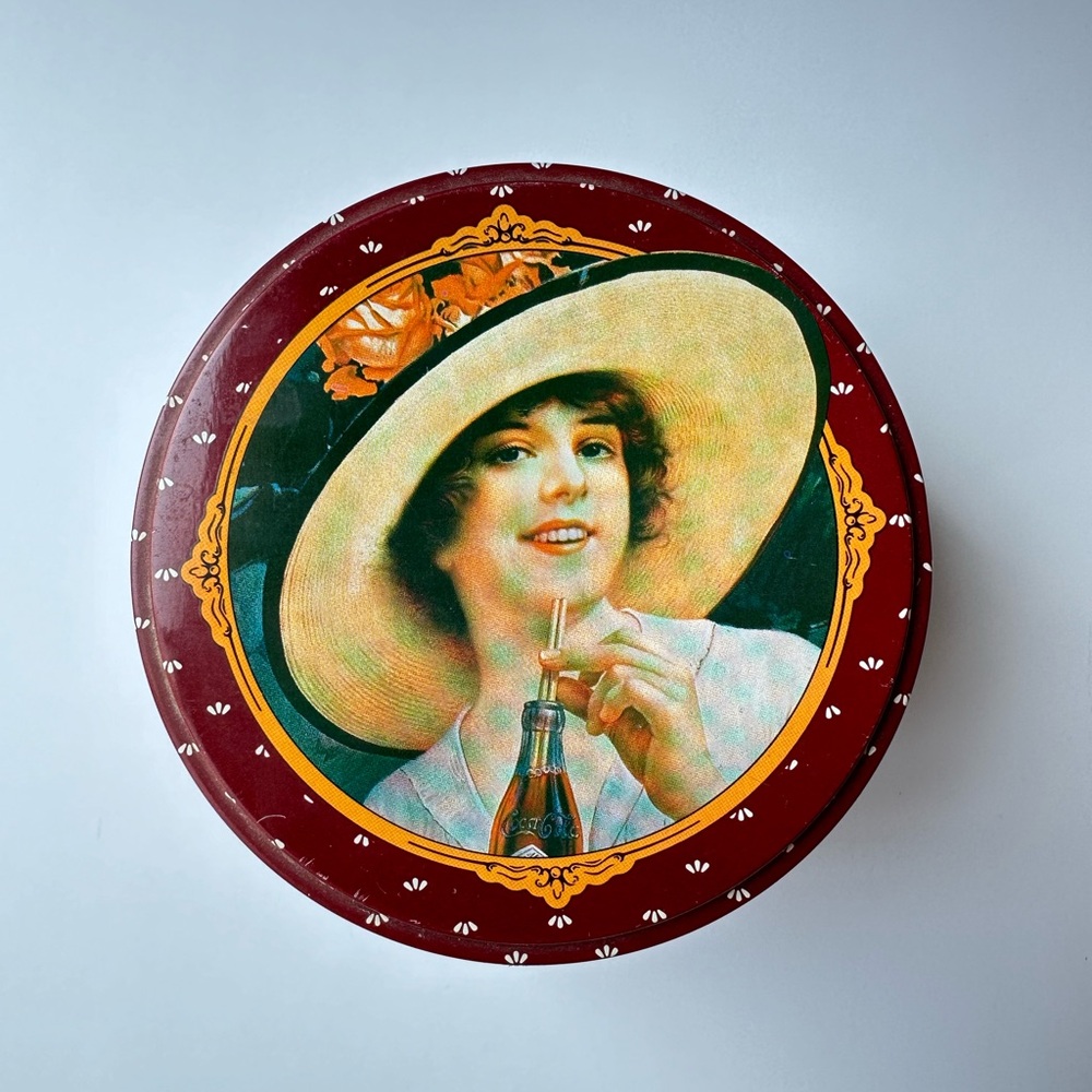 Coca-Cola Gibson Girl Tin 1989 Vintage Round Box w/ Tag Clean USA Made Retro